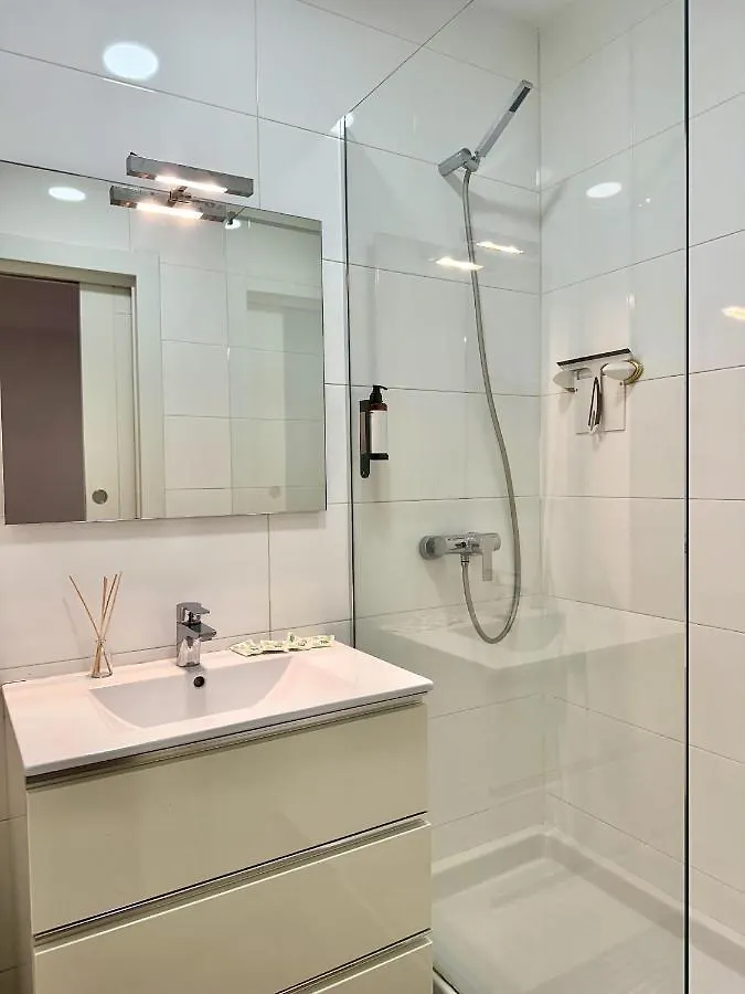 Urbe10 Santa Lucia 1 Bedroom Apartment 1A Málaga 0*,
